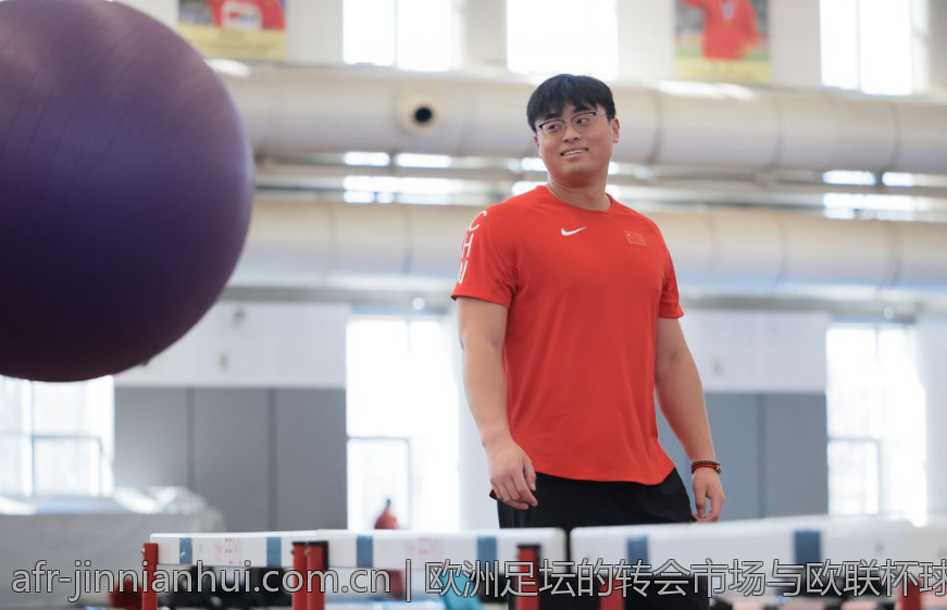 欧洲足坛的转会市场与欧联杯球队战略